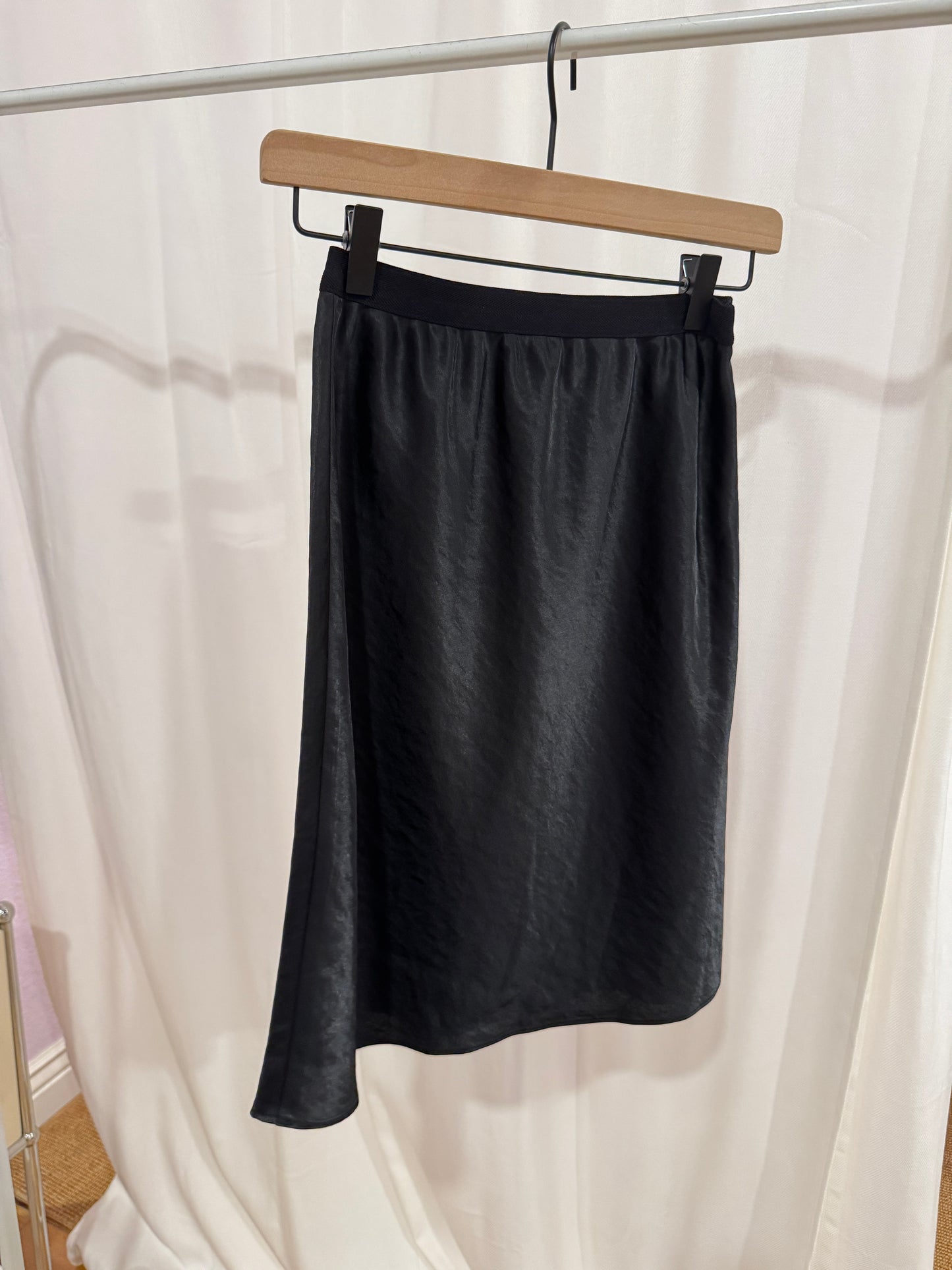 Knee-length acetate skirt