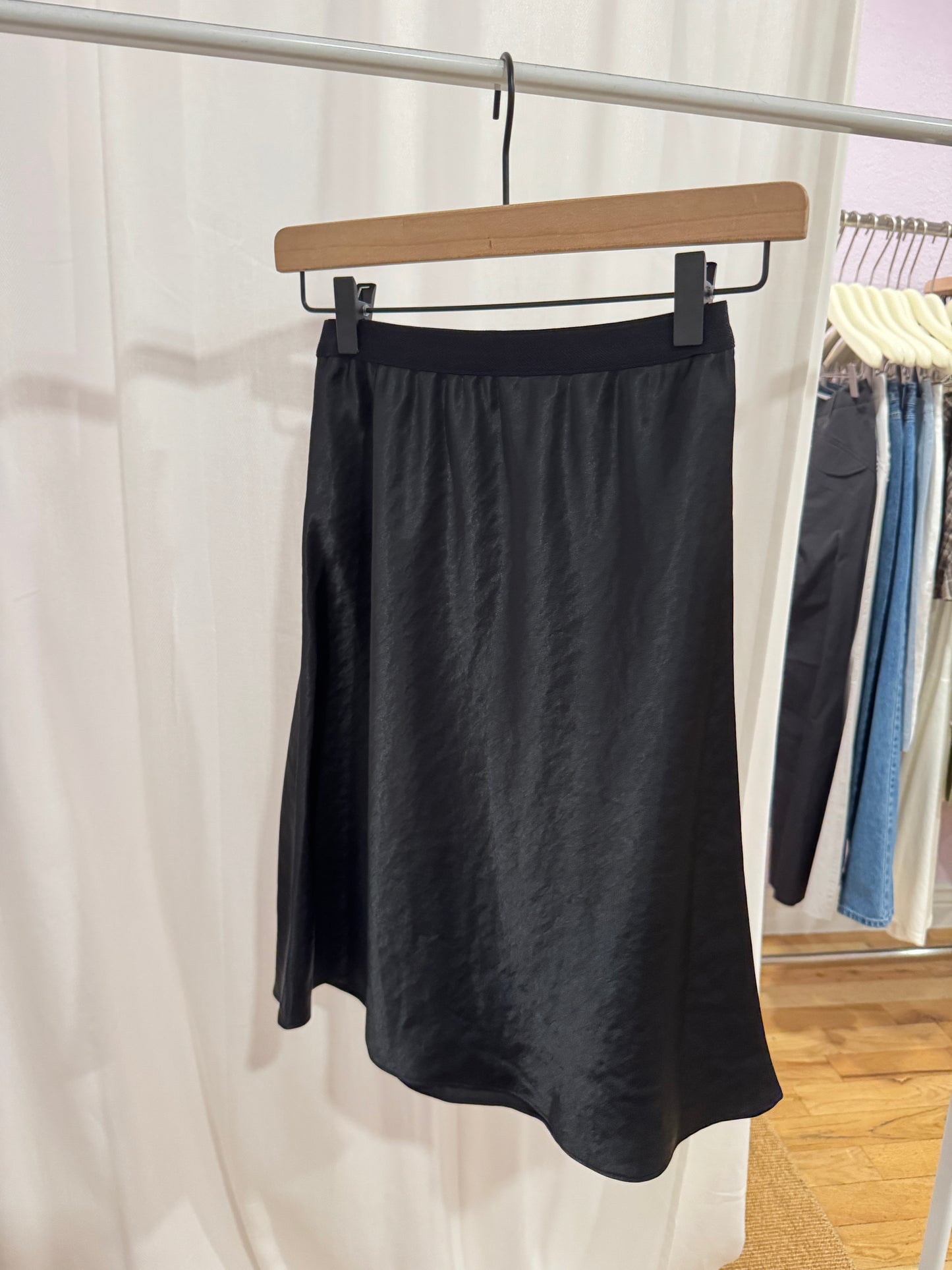 Knee-length acetate skirt