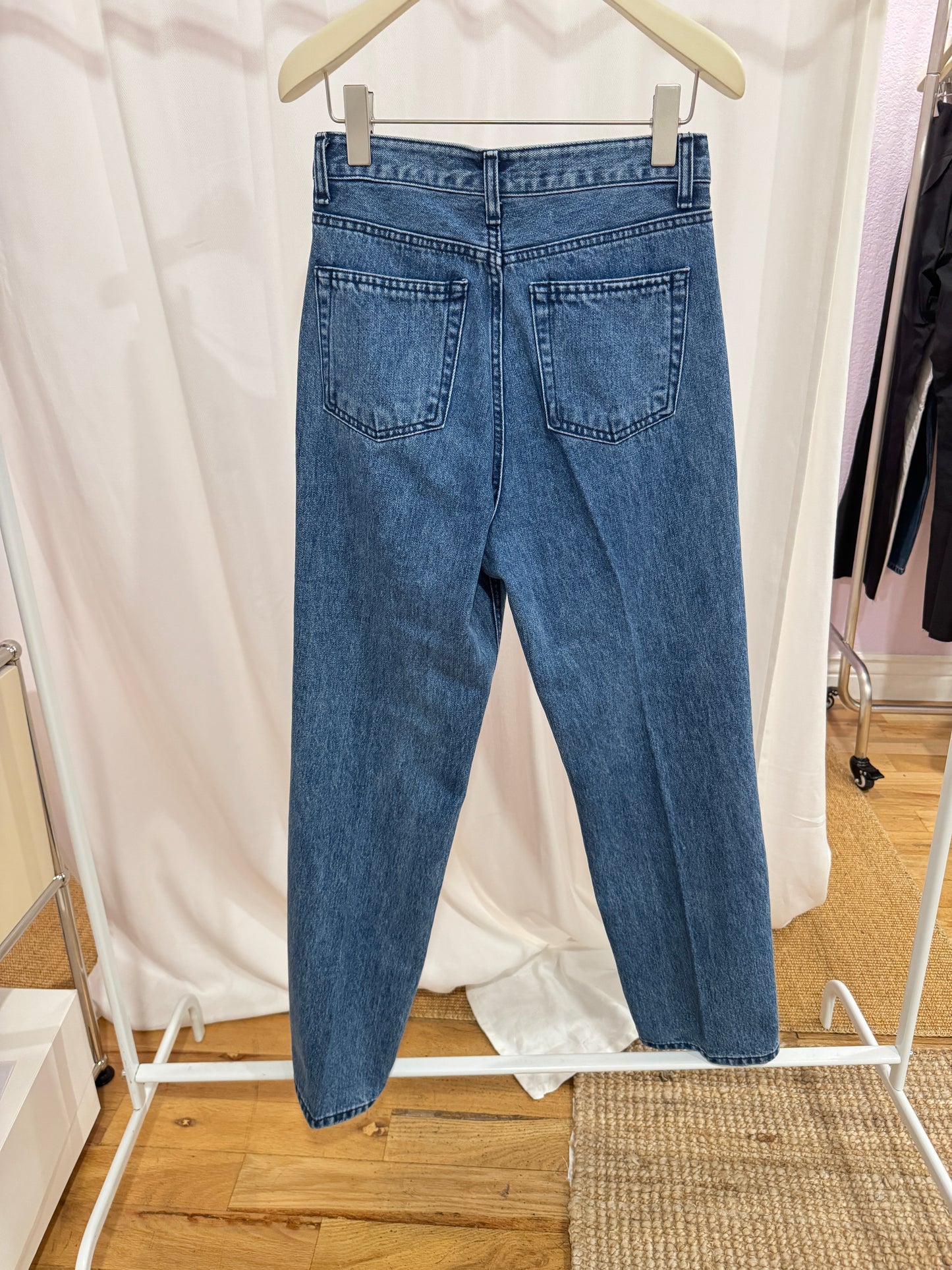 Blue straight-leg jeans