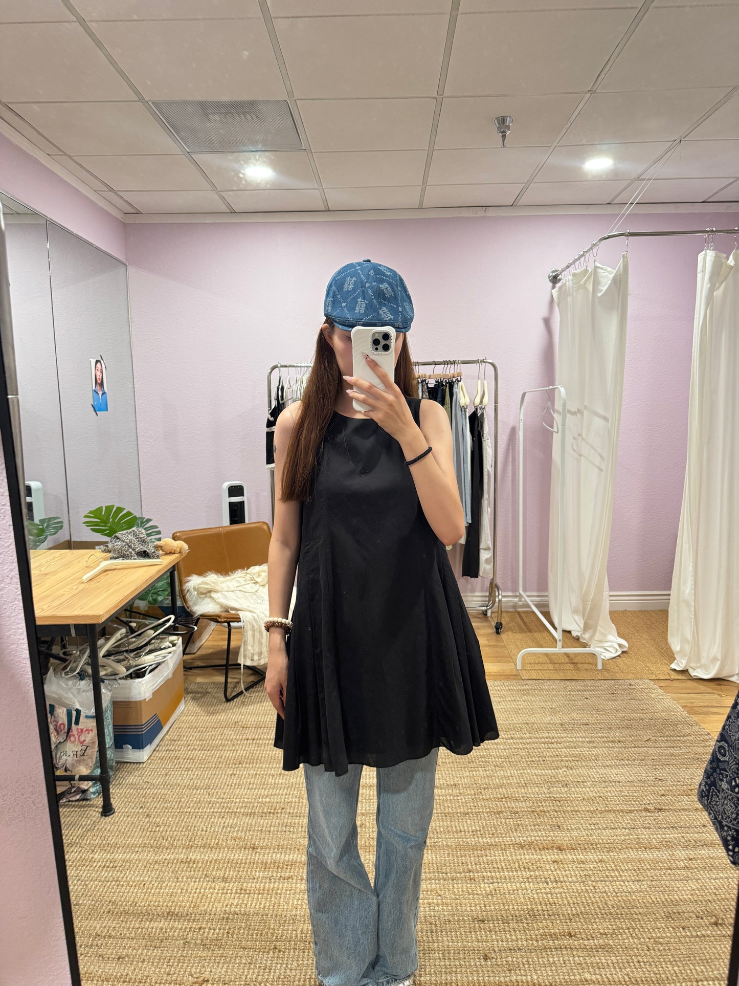 Black sleeveless dress