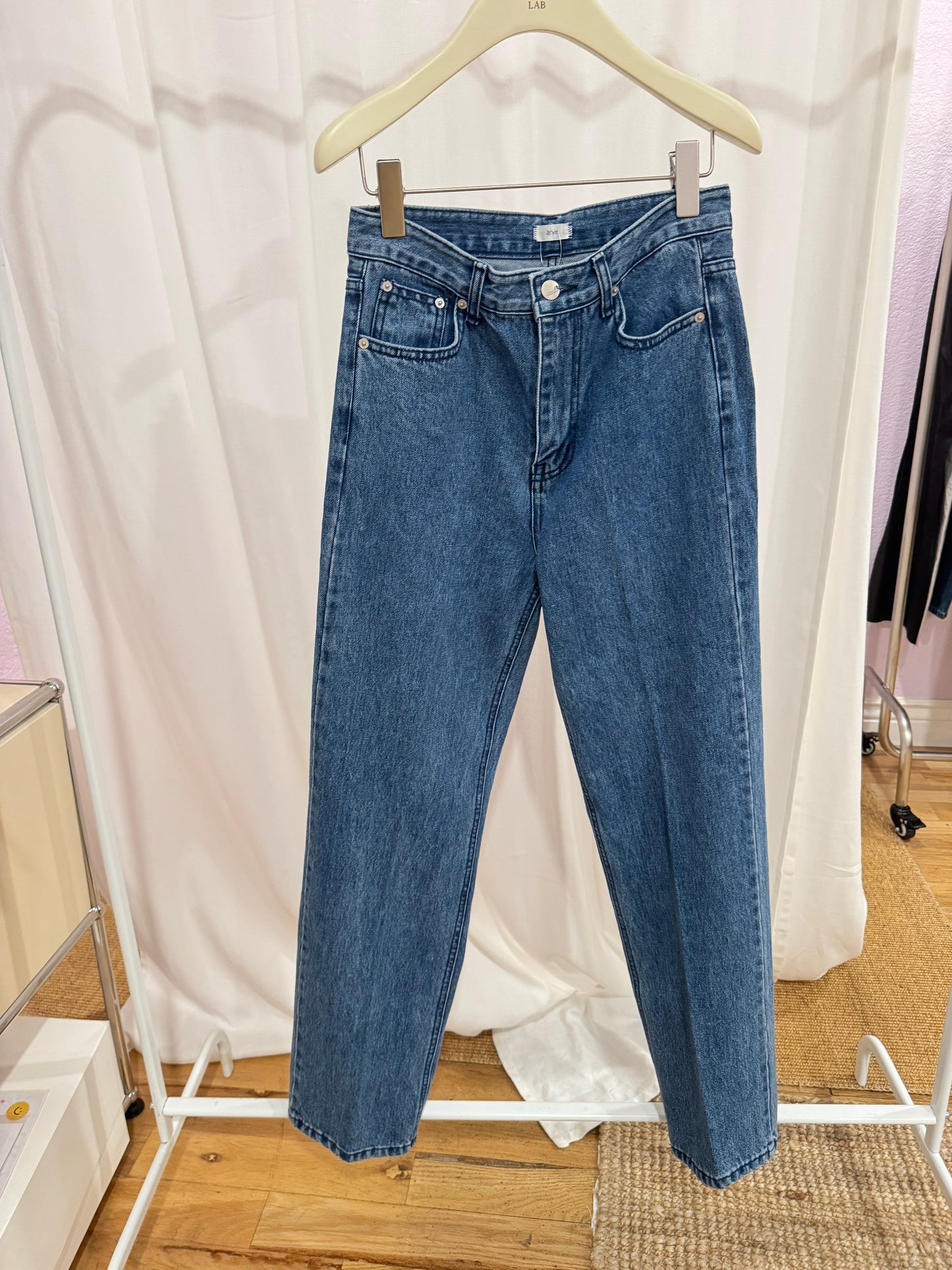 Blue straight-leg jeans